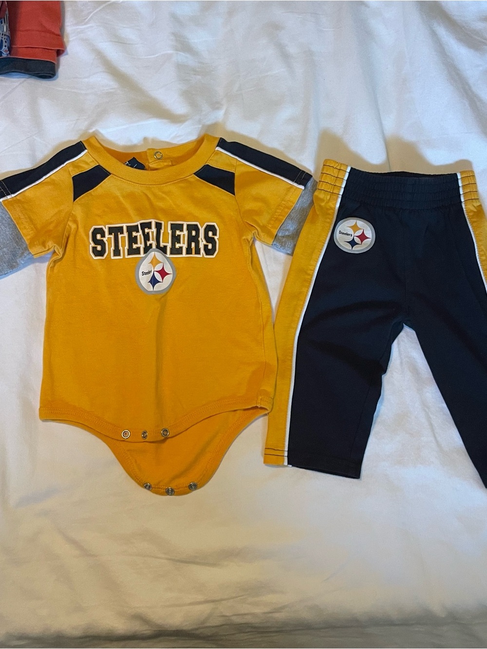 Pittsburgh Steelers Infant Two-Piece Set - Gold & Black 6-9 months
